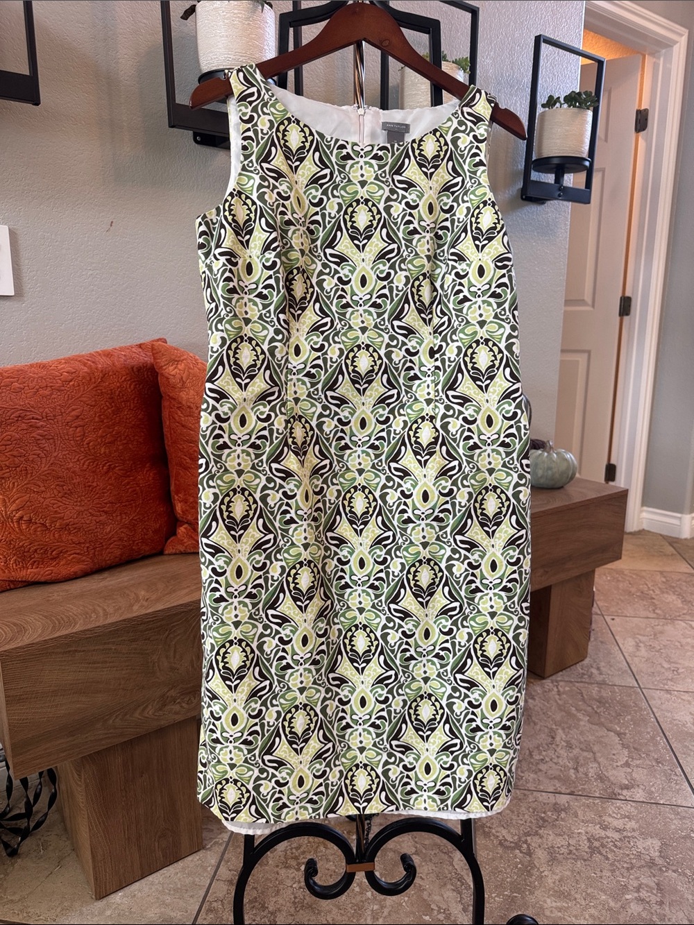 Ann Taylor Sleeveless Printed Shift Dress in Light Green and Black-Never Worn